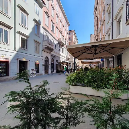 Casa Letizia Historical Center X2 Апартаменти