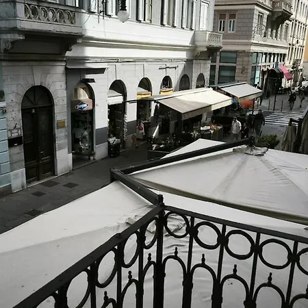 Casa Letizia Historical Center X2 Апартаменти *